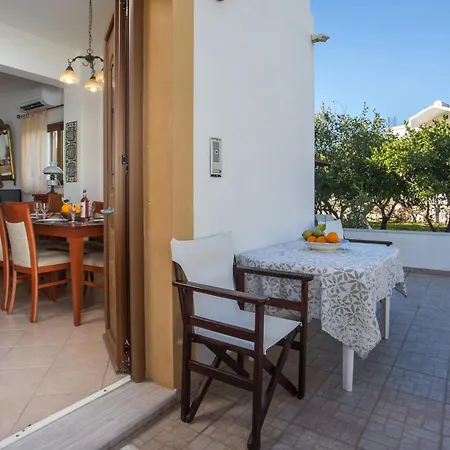 Christine Pefkos * Pefki (Rhodes)