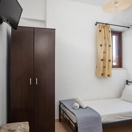 Country house Christine Pefkos *